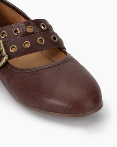 Versatile Leather Mary Jane Flats with Adjustable Straps