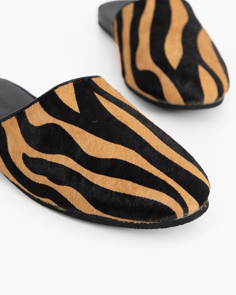 Vertical-Striped-Calf-Hair-Flat-Slippers-Mules