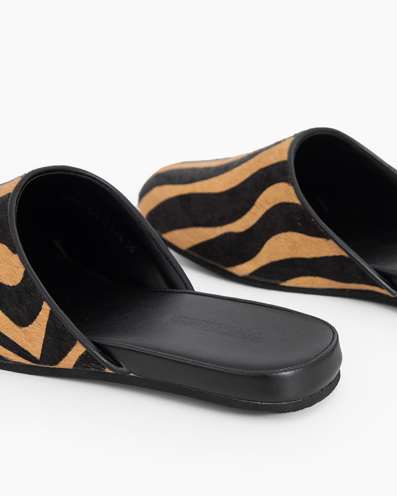 Vertical-Striped-Calf-Hair-Flat-Slippers-Mules