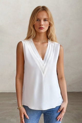 Multi-layered V-neck Solid Color Sleeveless Top