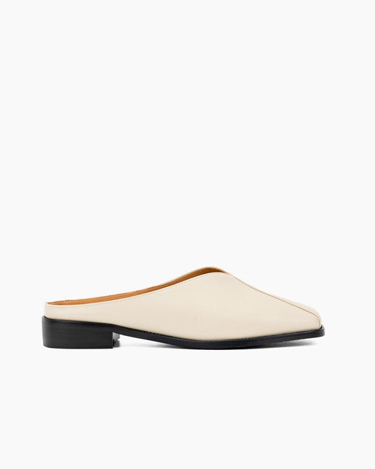 Minimalist-Square-Toe-Flat-Mules